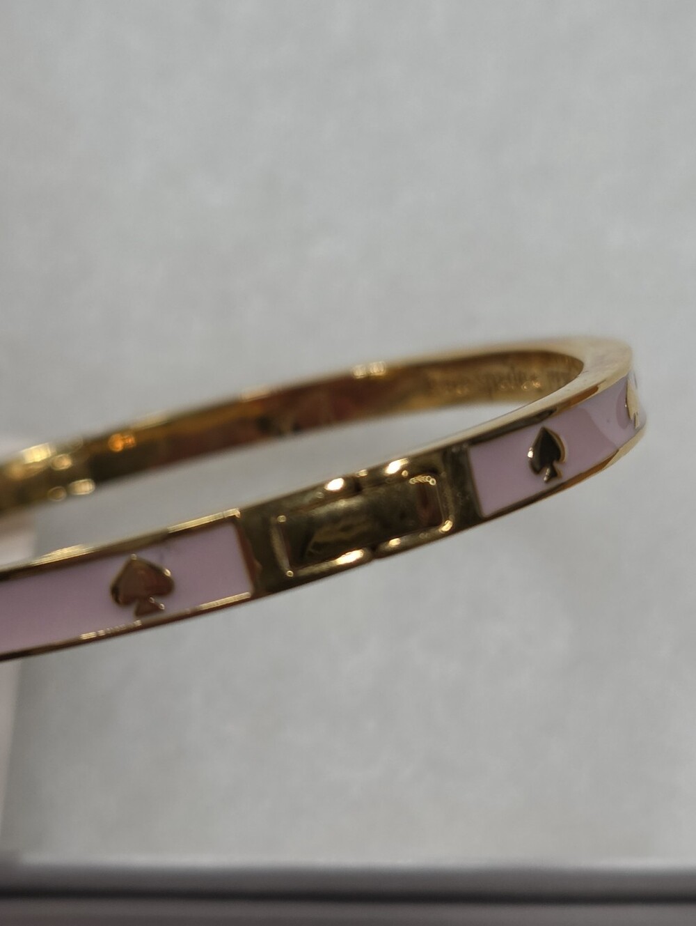 Kate Spade Chalk Pink Spot The Spade Enamel Hinged Bangle - Picture 10 of 11